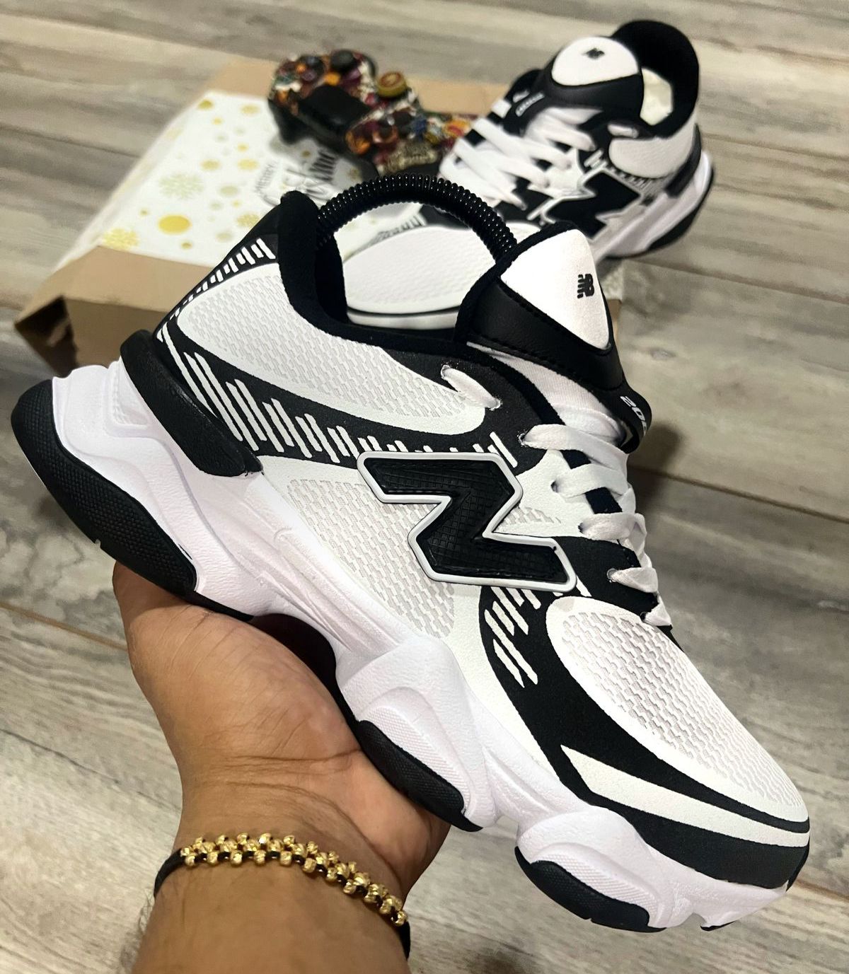 NEW BALANCE 2000 AMC