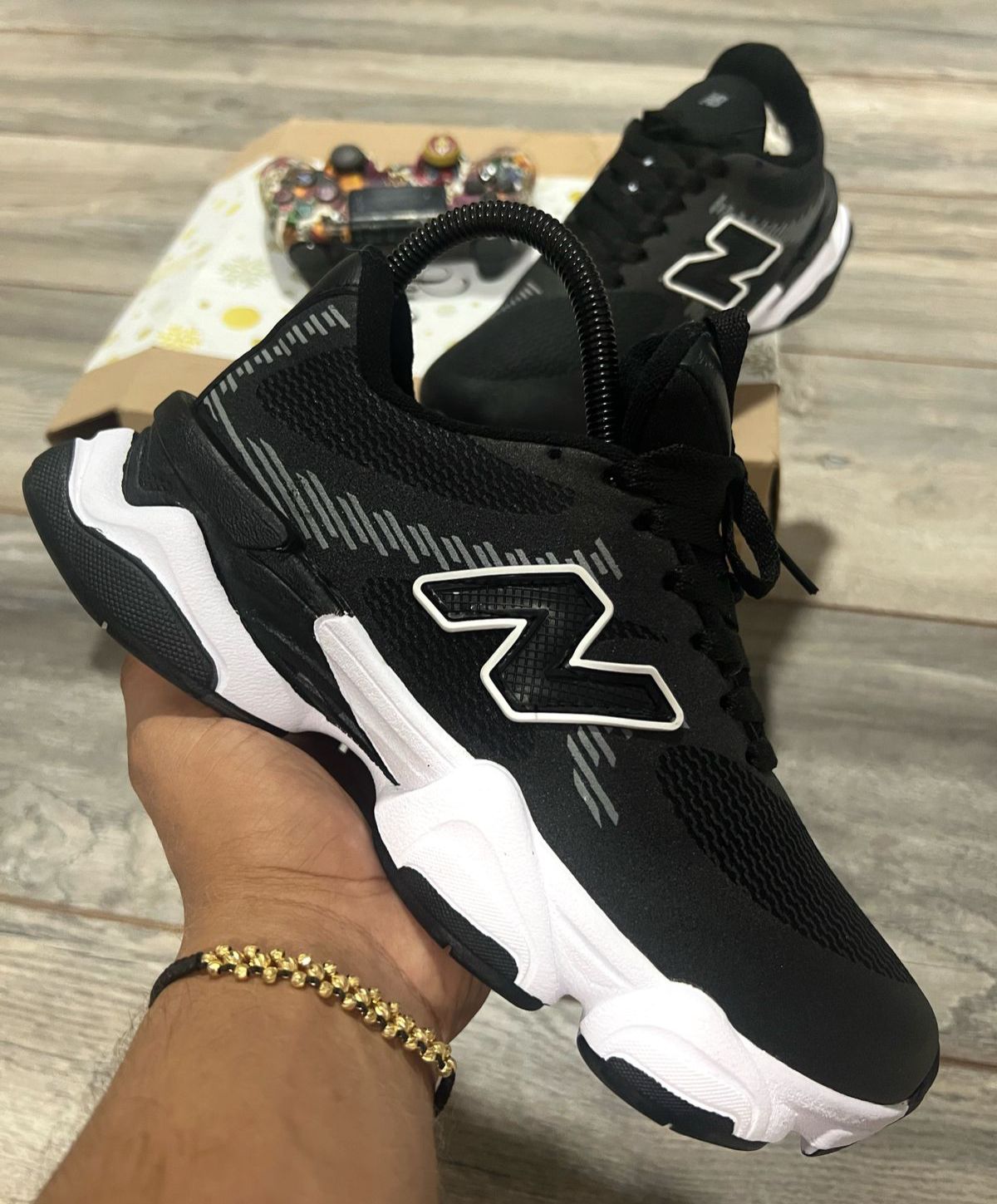 NEW BALANCE 2000 AMC