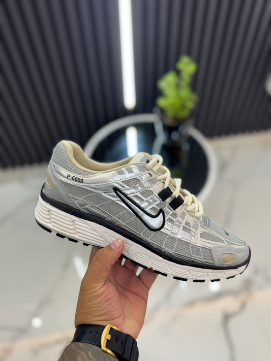 NIKE P6000 [PLATEADO]