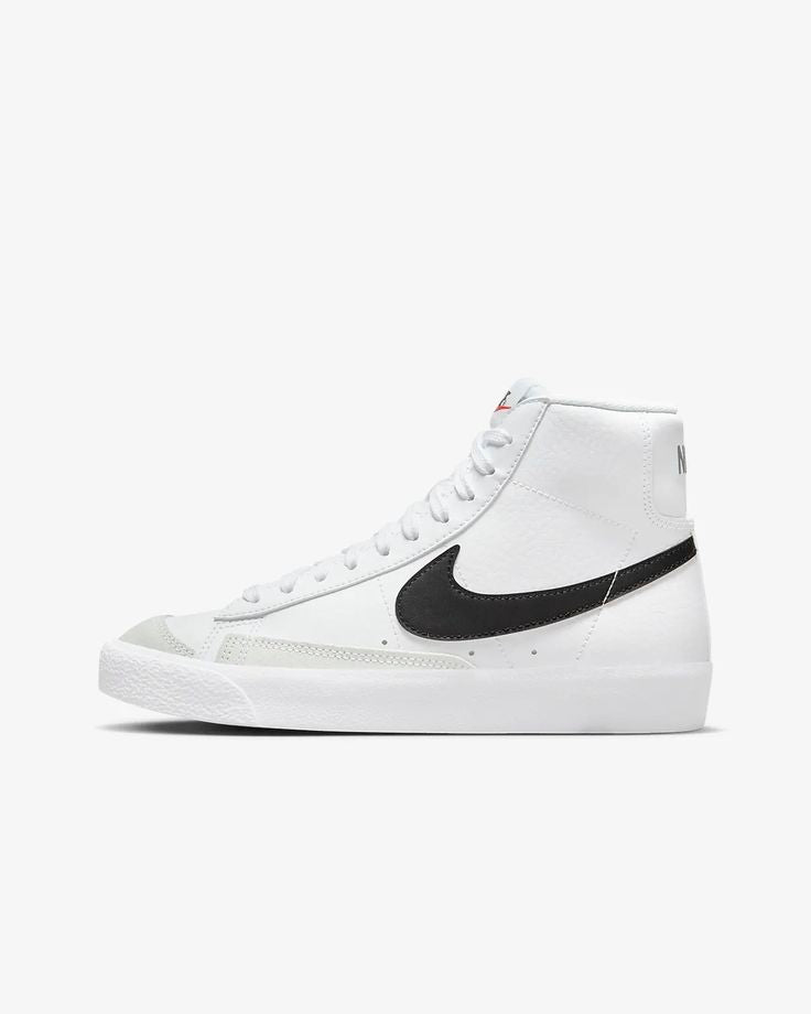 NIKE BLAZER